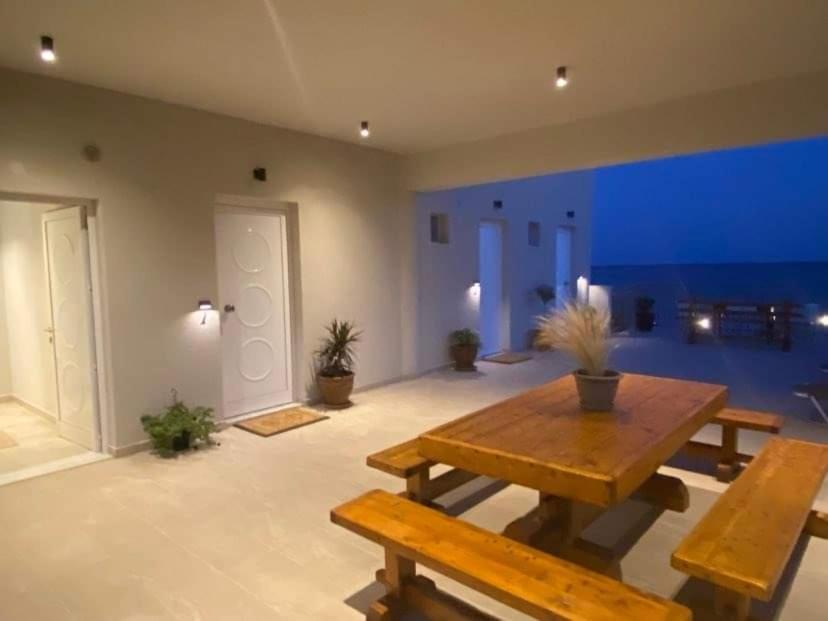 Houmas Apartments Yialos Екстериор снимка